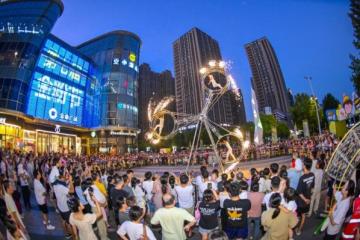 这届商业，开始“养人”了